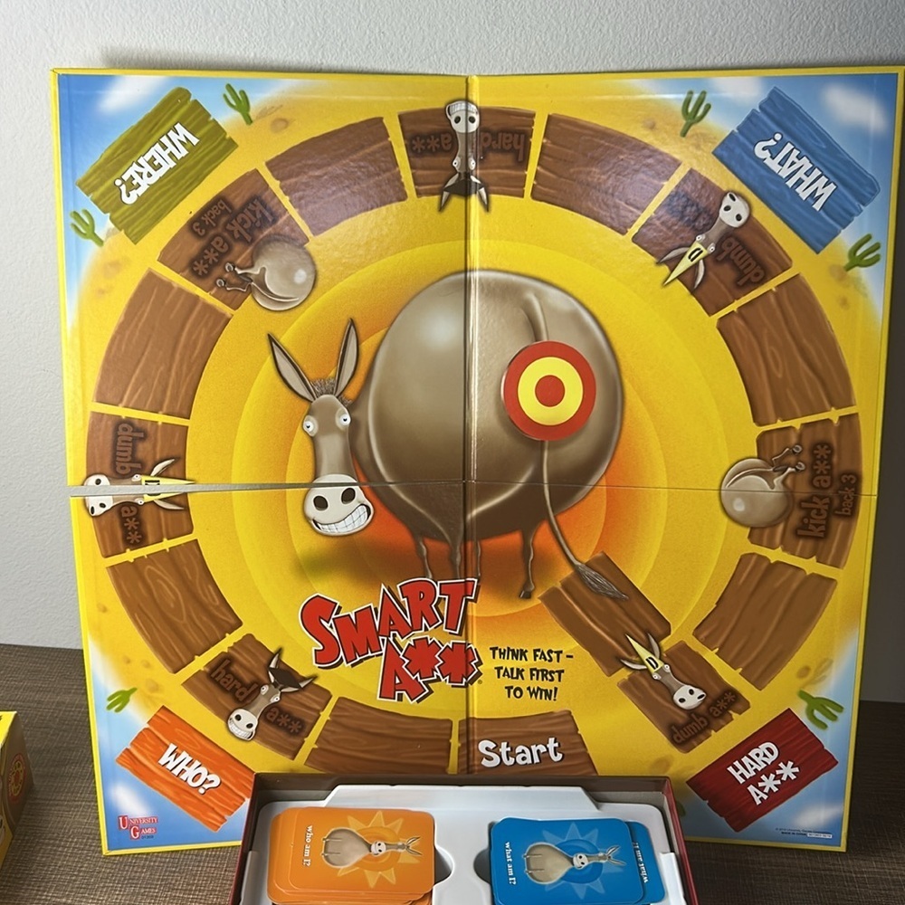 Smart Ass Trivia Game - Yellow - Picture 4 of 4